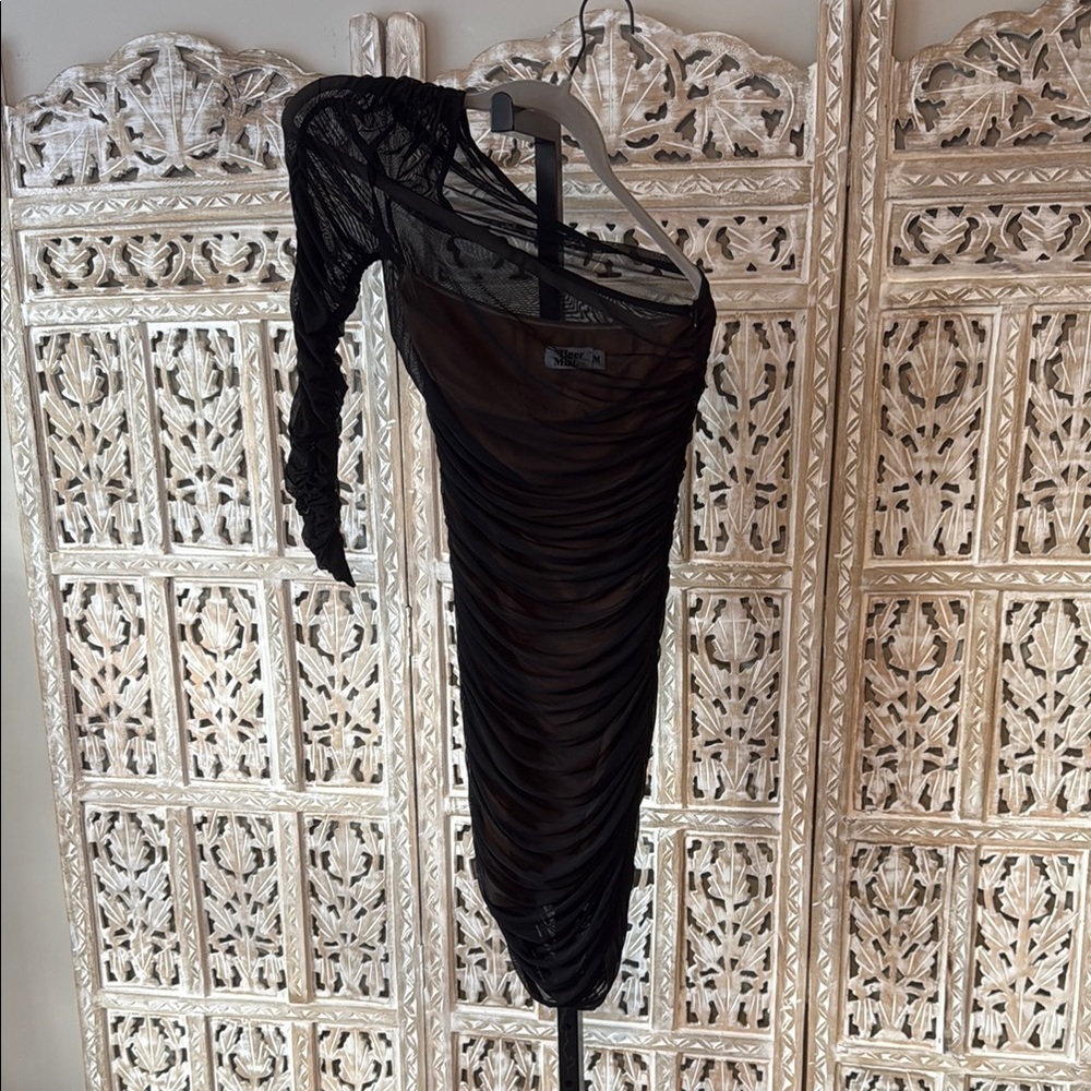 Tiger Mist Elegant Black One-Shoulder Dress